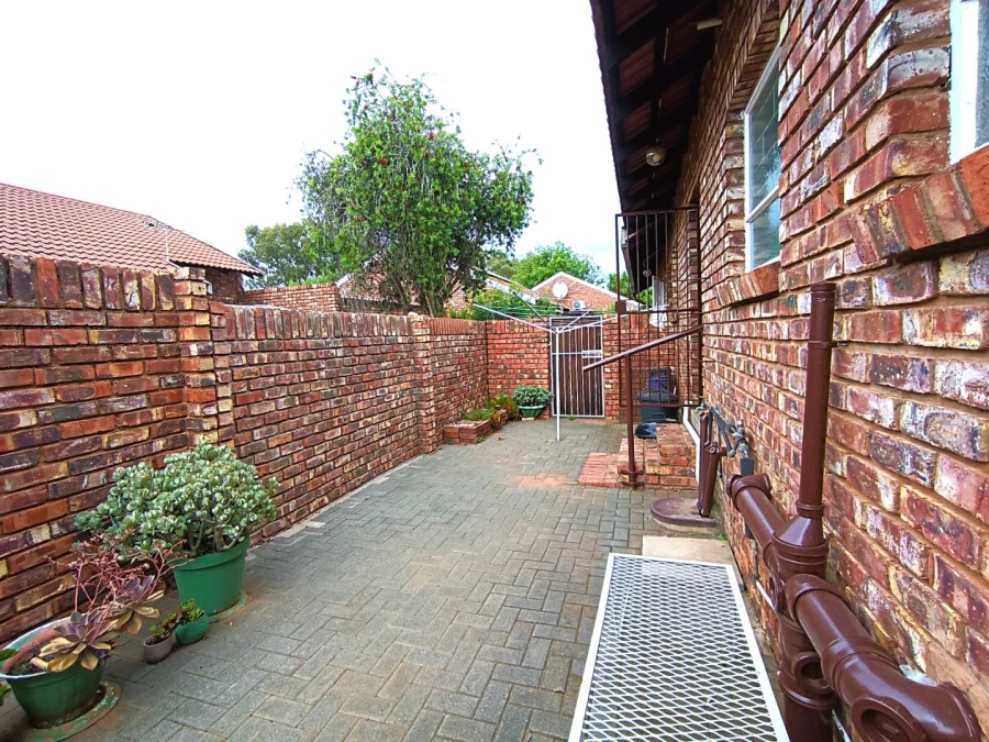 3 Bedroom Property for Sale in Langenhovenpark Free State